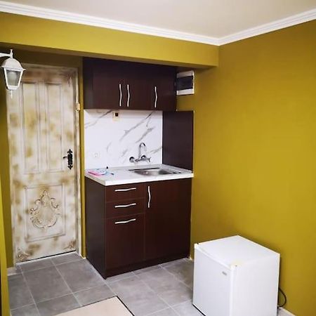 Студиото Е Партер От Жилищна Сграда. Топ Център. Appartement Varna Buitenkant foto