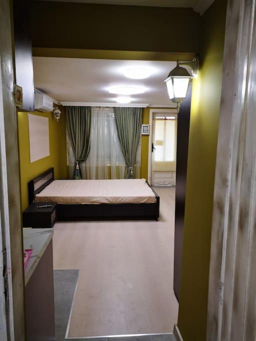 Студиото Е Партер От Жилищна Сграда. Топ Център. Appartement Varna Buitenkant foto