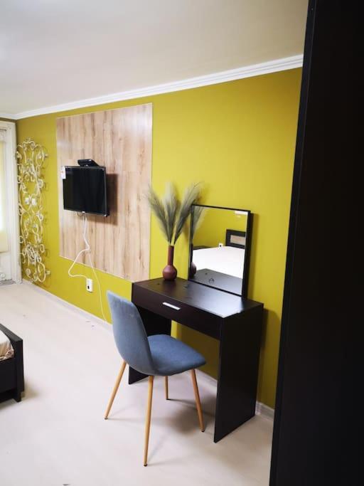 Студиото Е Партер От Жилищна Сграда. Топ Център. Appartement Varna Buitenkant foto
