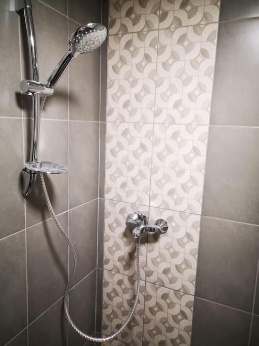 Студиото Е Партер От Жилищна Сграда. Топ Център. Appartement Varna Buitenkant foto